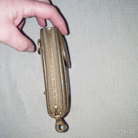 Vtg Dooney & Bourke AWL zip along wallet self trim - Picture 3 of 15